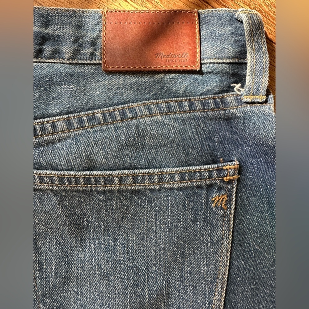 Madewell women’s distressed boyjean style jeans. Size 28. - Picture 8 of 9